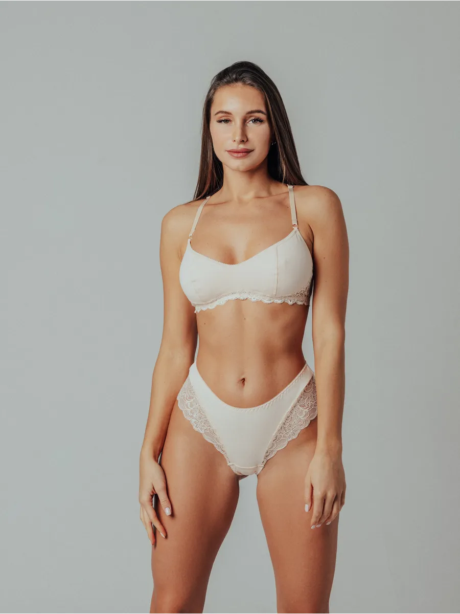 Трусы женские бразильяна хлопок кружевные бежевый