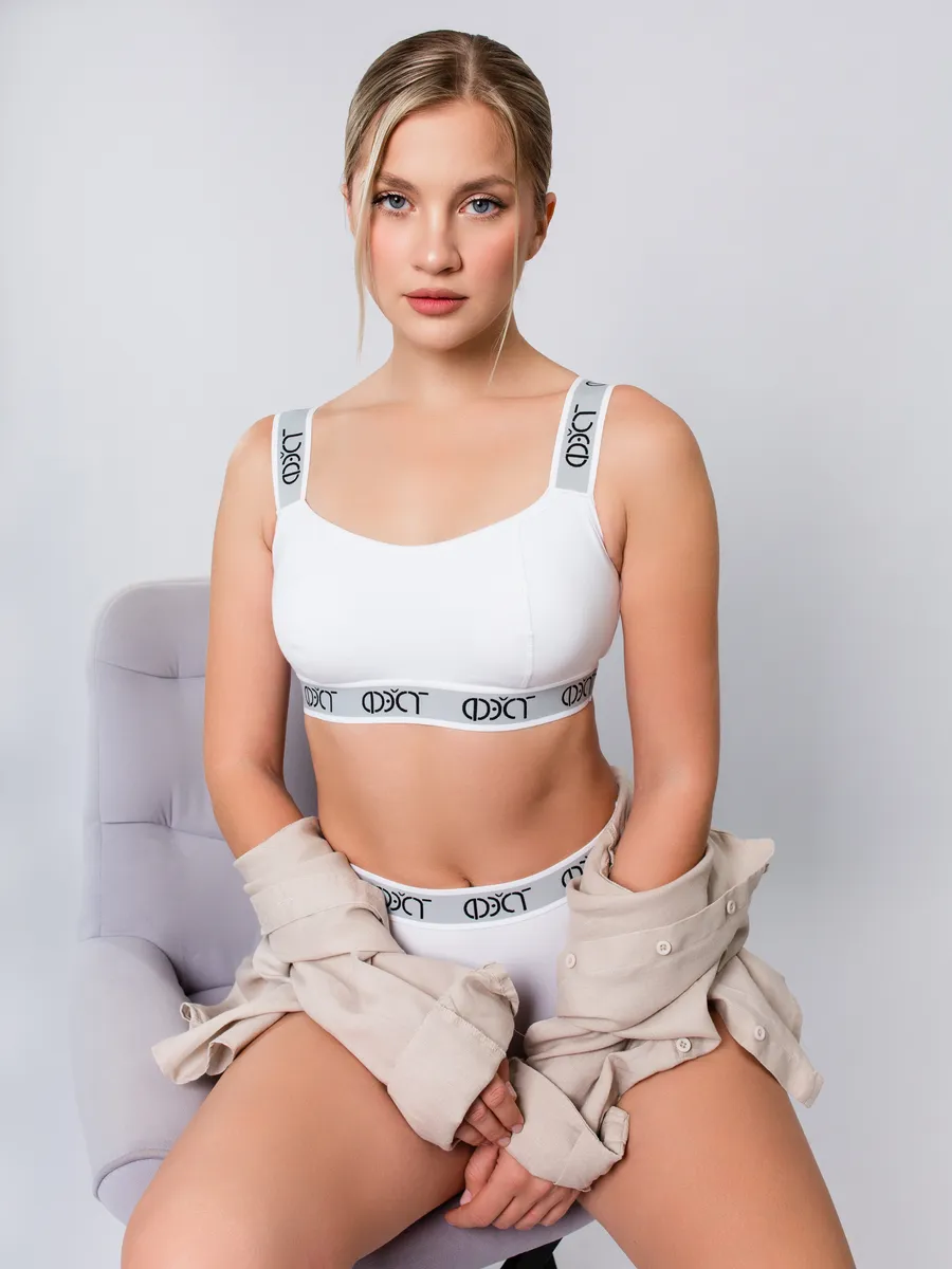 Трусы высокие спортивные с широкой резинкой белый