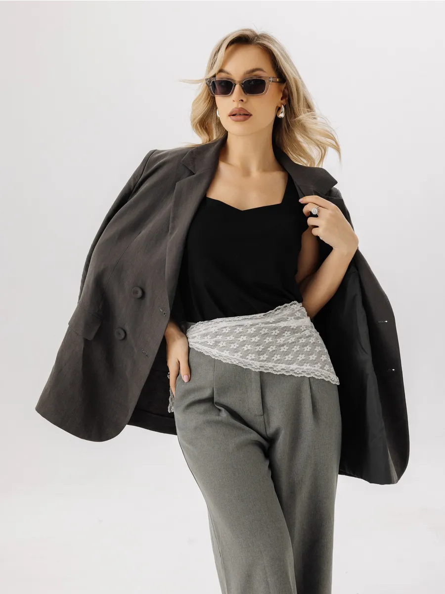 Майка базовая на широких бретельках под пиджак черный